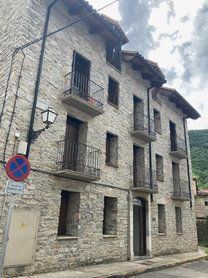 Casa Del Camino Apartment Биескас Екстериор снимка